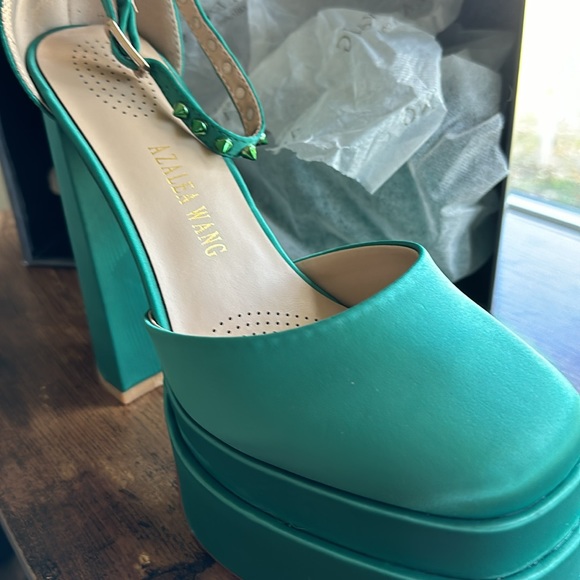 NEW Azalea Wang Teal Studded Closed Toe Platforms Size 9 - Picture 14 of 14